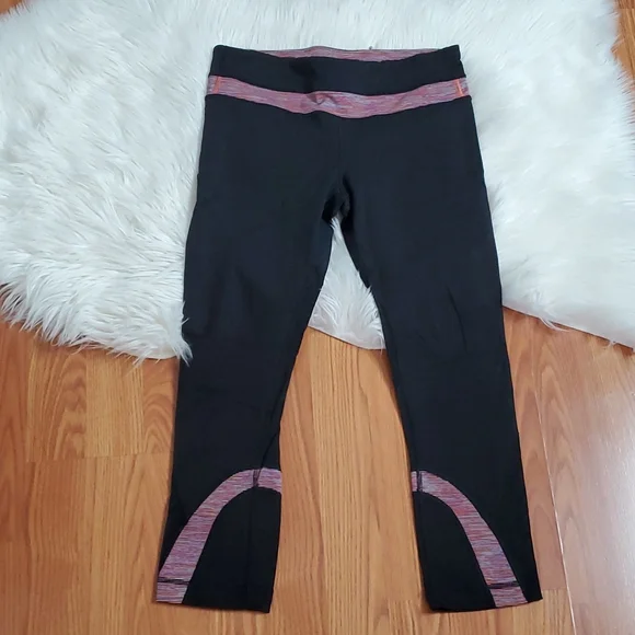 Lululemon athletica cropped leggings 6 - Picture 1 of 5